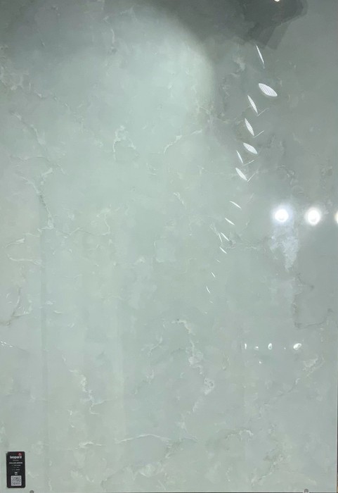 CALLIZA GREEN In a room