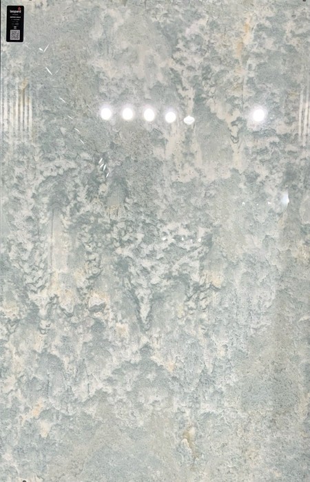 IMPIRO AQUA In a room