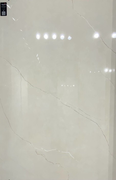 REGATO CREMA In a room