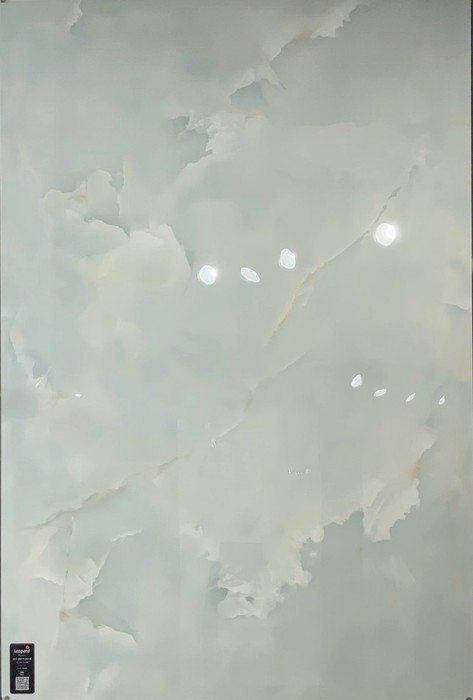SKY ONYX AQUA In a room