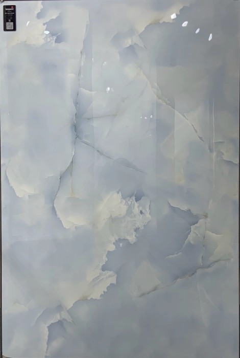 SKY ONYX BLUE In a room