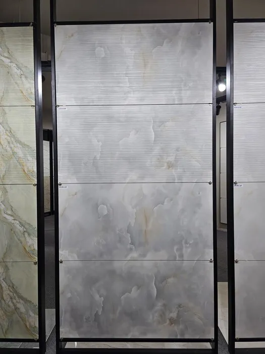LINIAR_ORRA-SILVER DECORE In a room