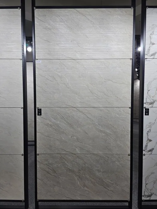 LINIAR_OVERA GREY DECORE In a room