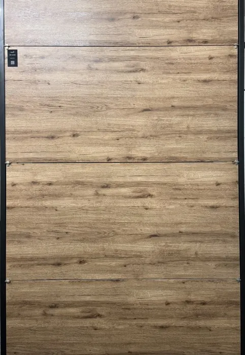 MR-12038 In a room