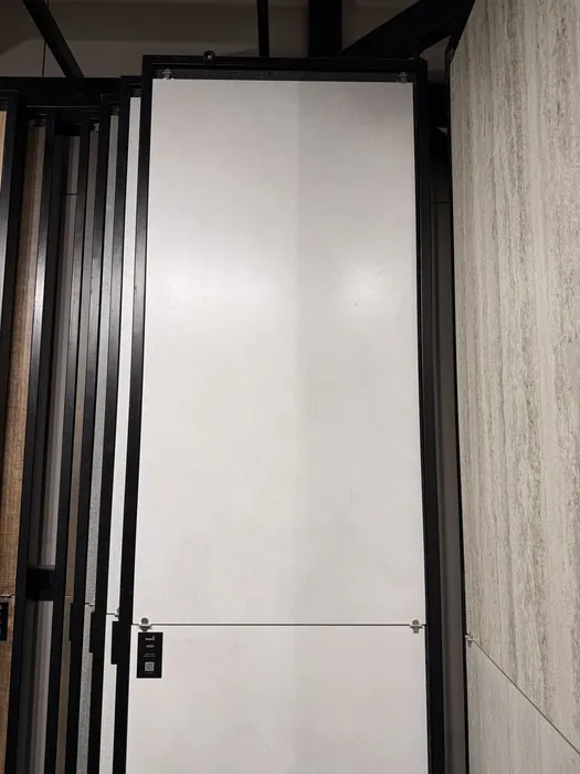 4253 In a room