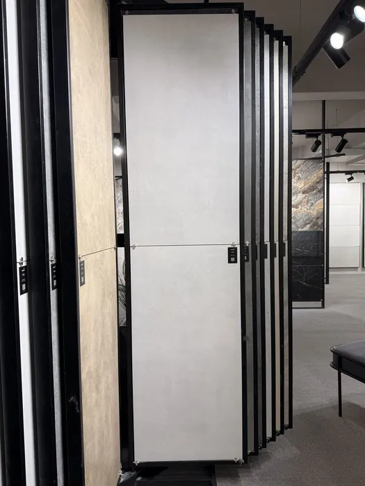 4288 In a room
