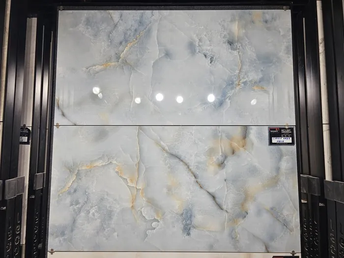 CLASSO ONYX AQUA In a room