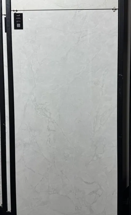 IC-16107 (MORGANA BIANCO) In a room