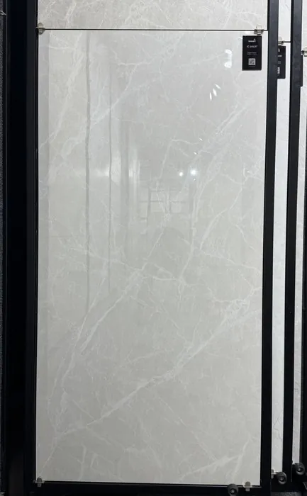 IC-16137 In a room