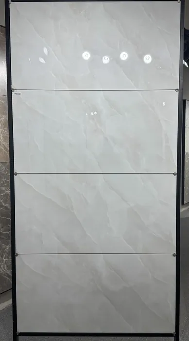 IC_LYRIS BIANCO In a room