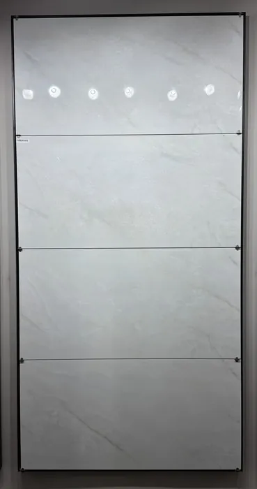 IC_MERCURY WHITE In a room