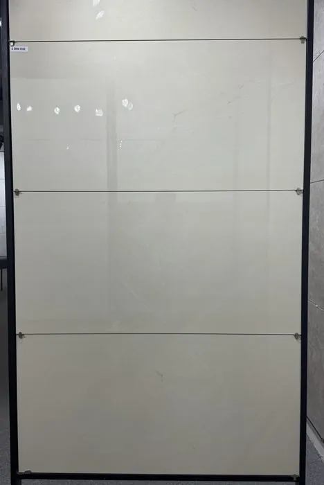 IC_OMINI BEIGE In a room