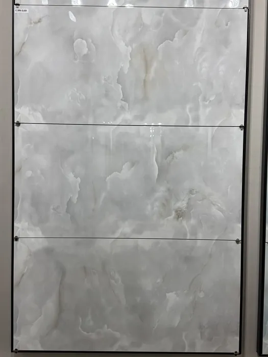 IC_ORRA-SILVER In a room