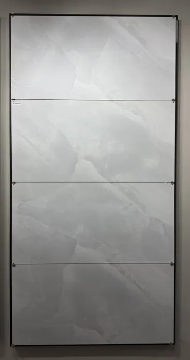 DG_FENIX WHITE In a room