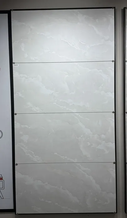 DG_ICONIC WHITE In a room