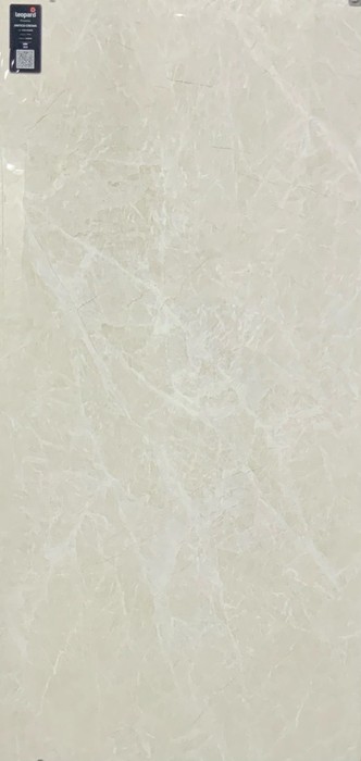 ANTICO CREMA In a room