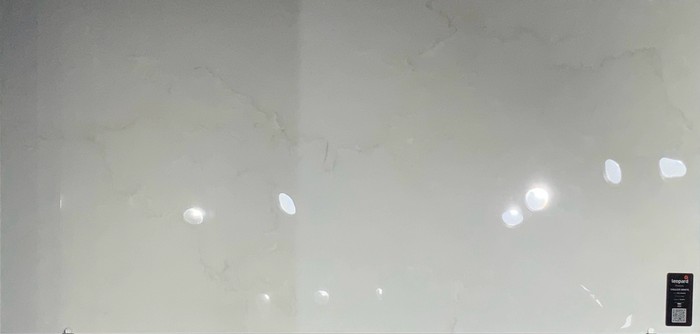 CALLIZA WHITE In a room