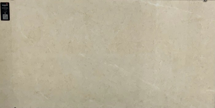 SELENE CREMA In a room