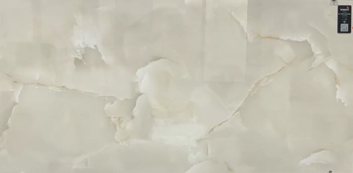 SKY ONYX NATURAL In a room