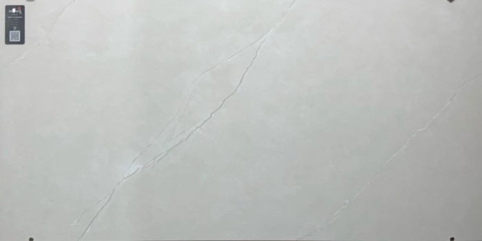 REGATO BIANCO In a room