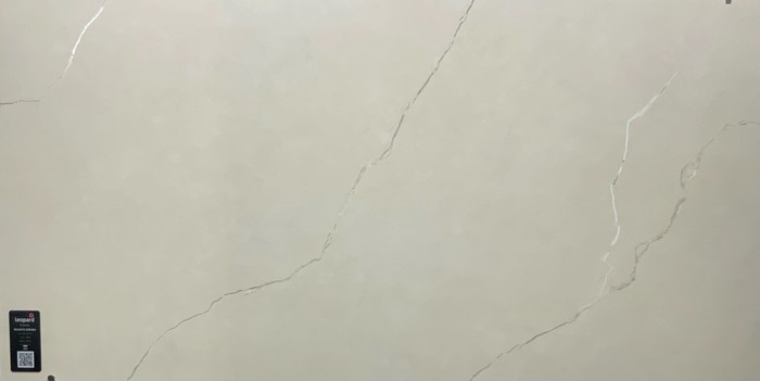 REGATO CREMA In a room