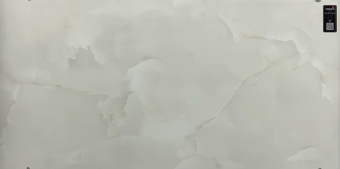 SKY ONYX WHITE In a room